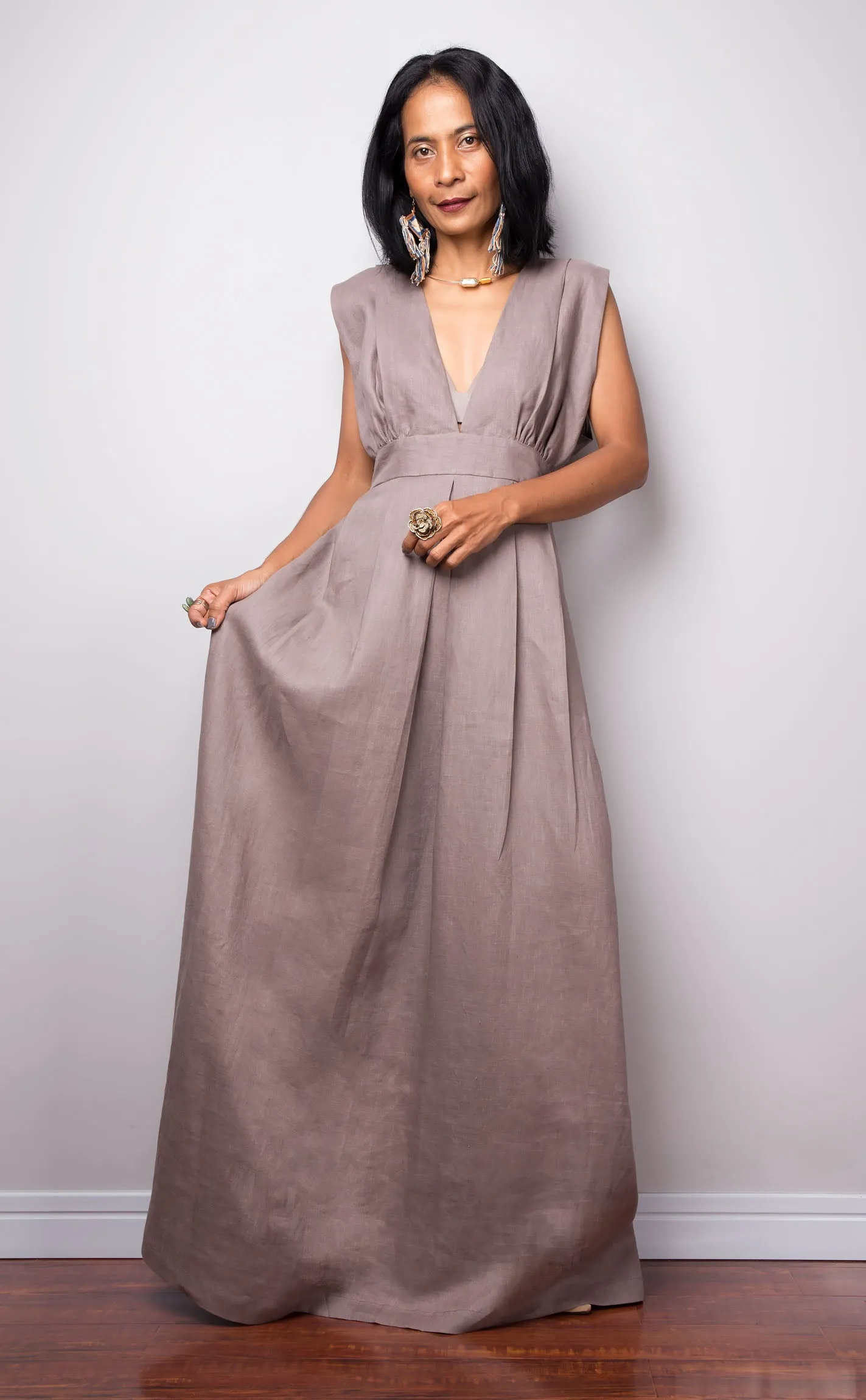 Sleeveless linen dress